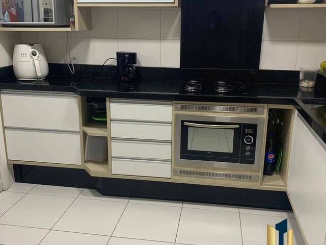 #246 - Apartamento para Venda em Campos dos Goytacazes - RJ