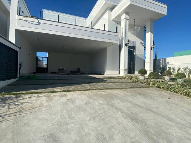 #451 - Casa para Venda em Campos dos Goytacazes - RJ